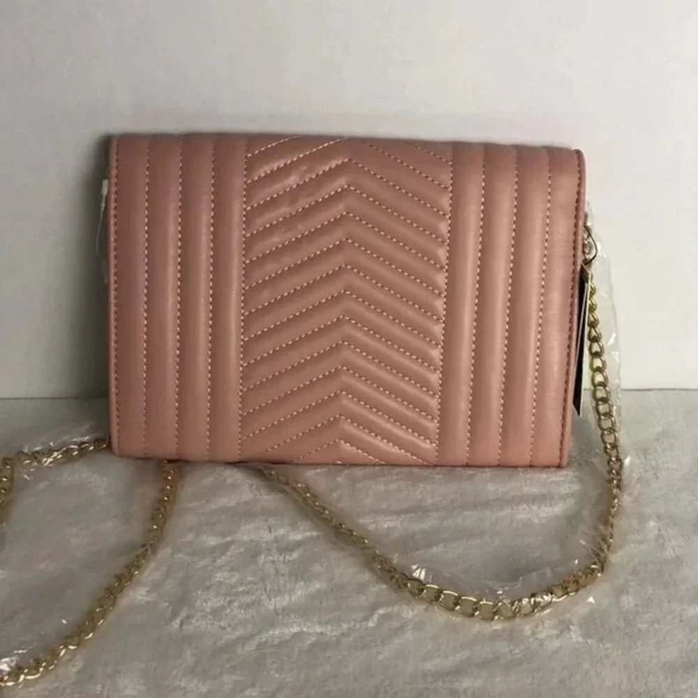 BADGLEY MISCHKA Blush V Quilting Center Crossbody Purse‎ Vegan Leather Chain NEW